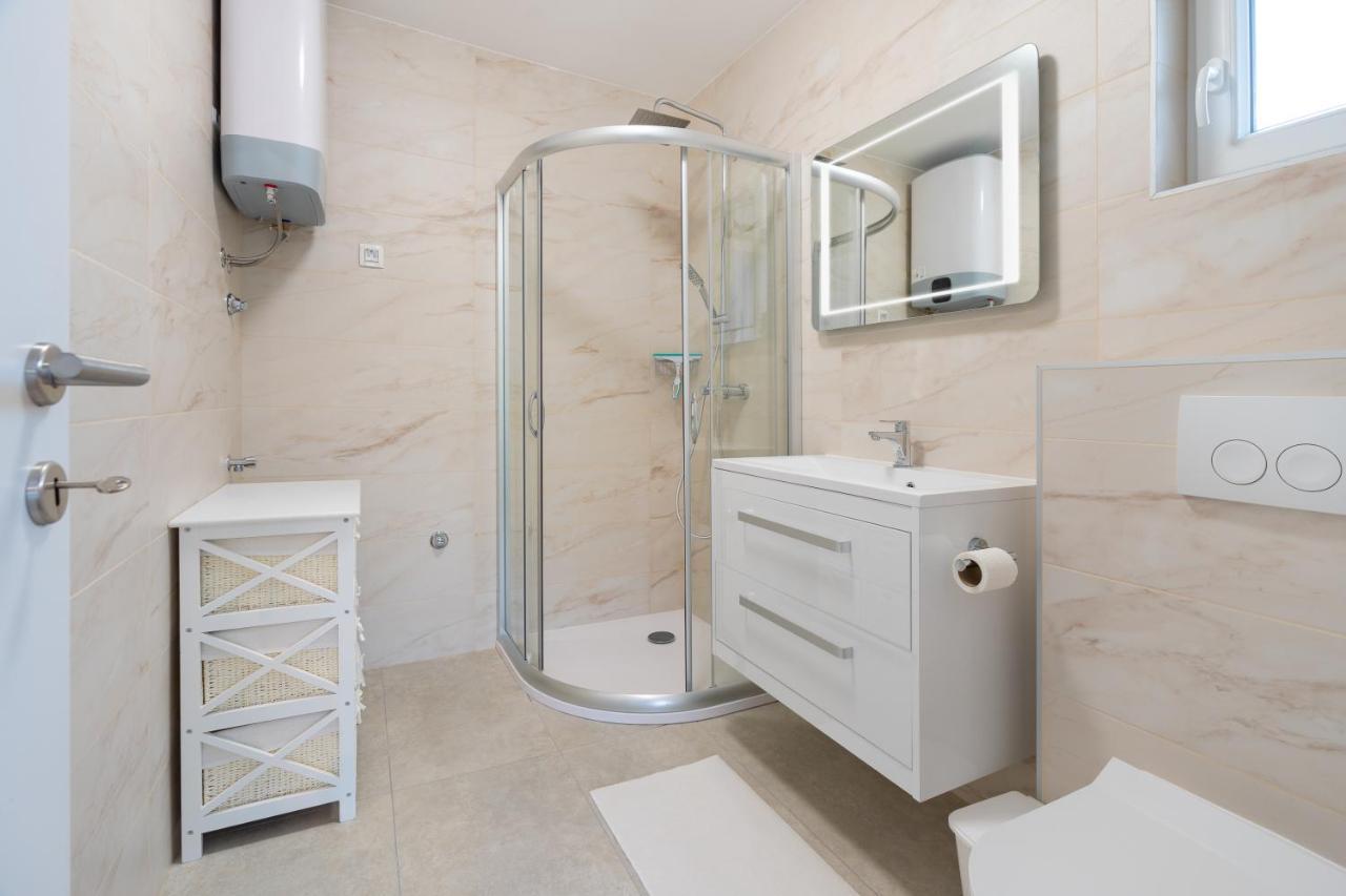 Number One Apartments Vir Zewnętrze zdjęcie