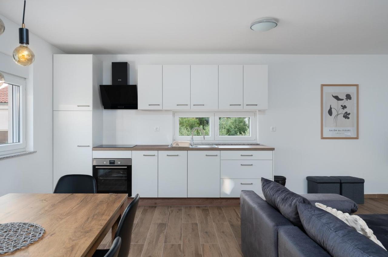 Number One Apartments Vir Zewnętrze zdjęcie