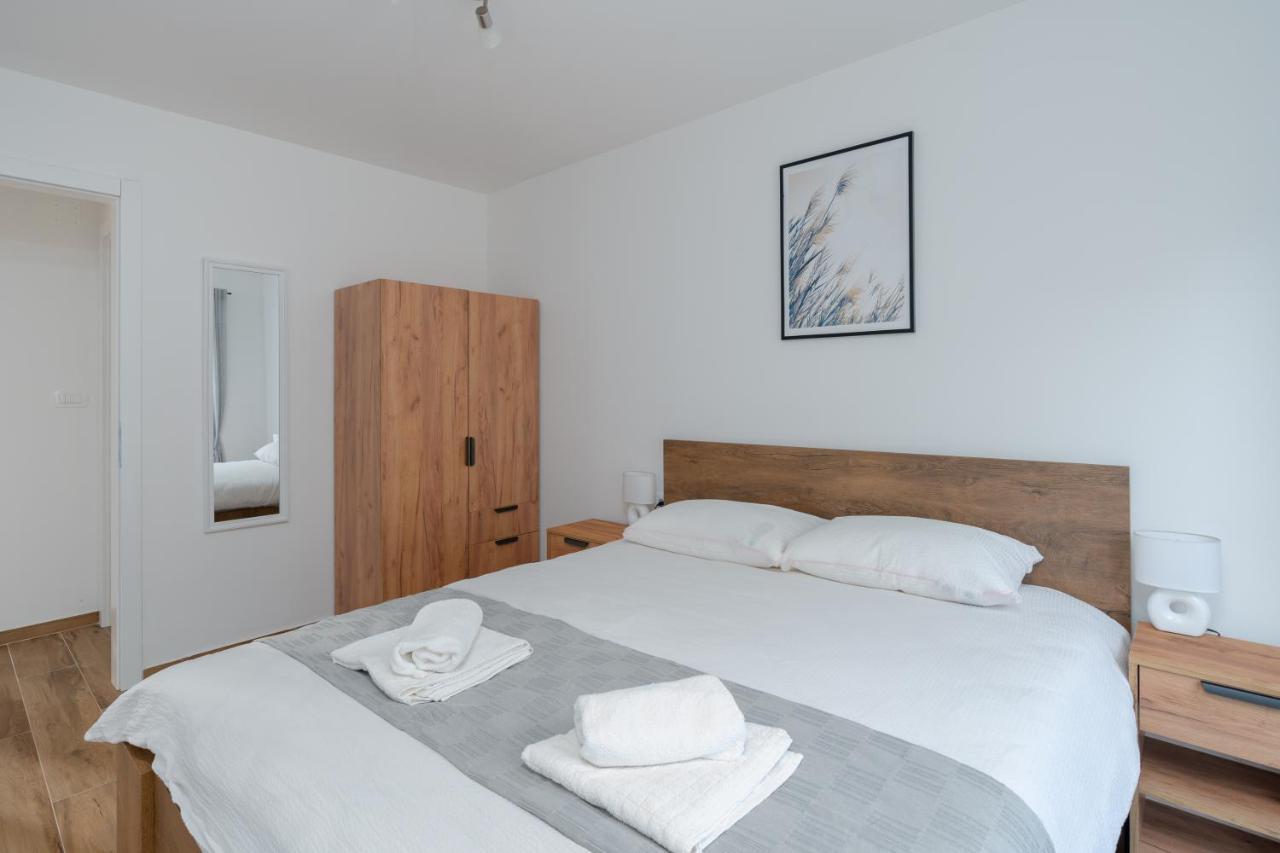 Number One Apartments Vir Zewnętrze zdjęcie