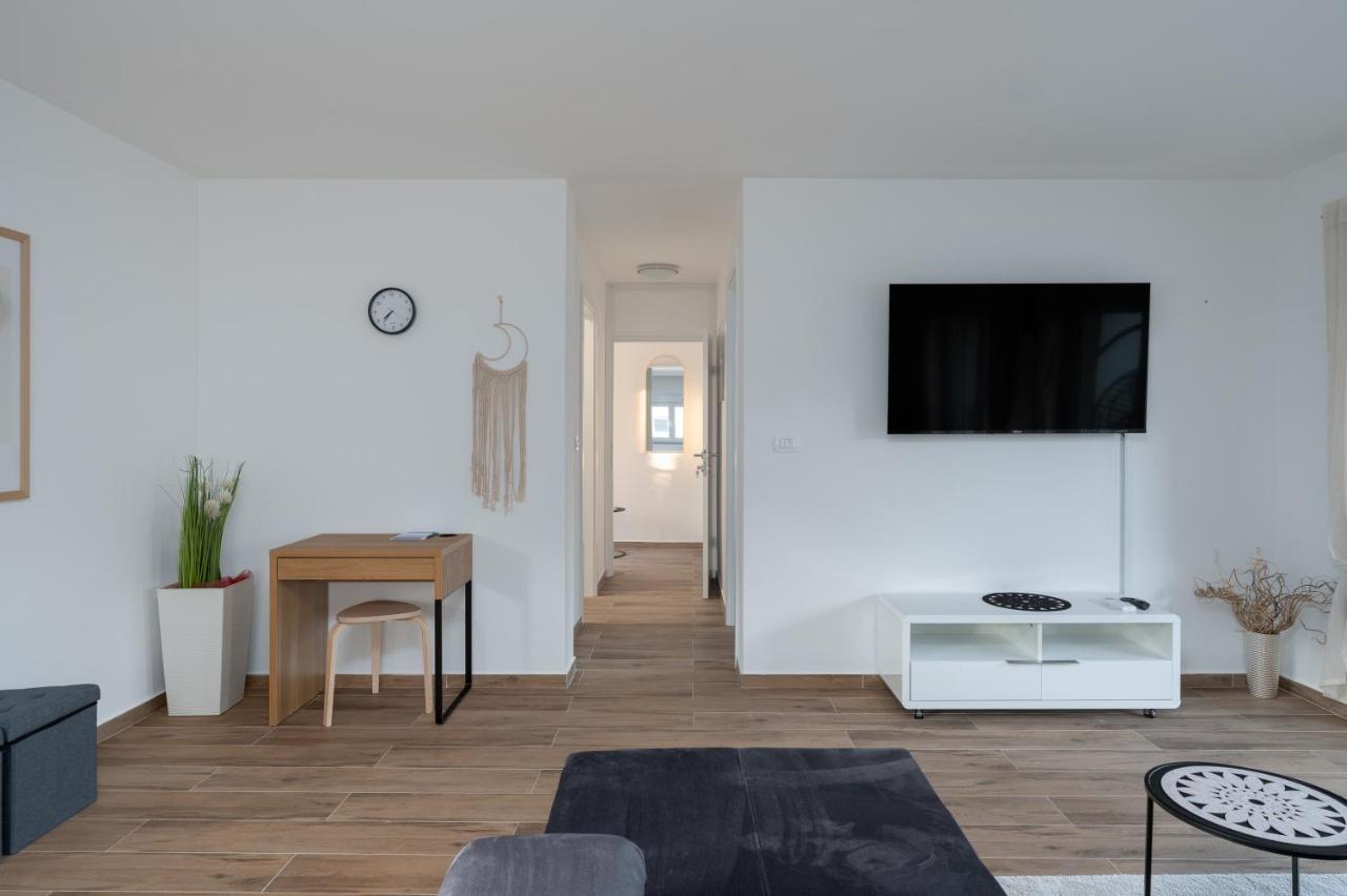 Number One Apartments Vir Zewnętrze zdjęcie